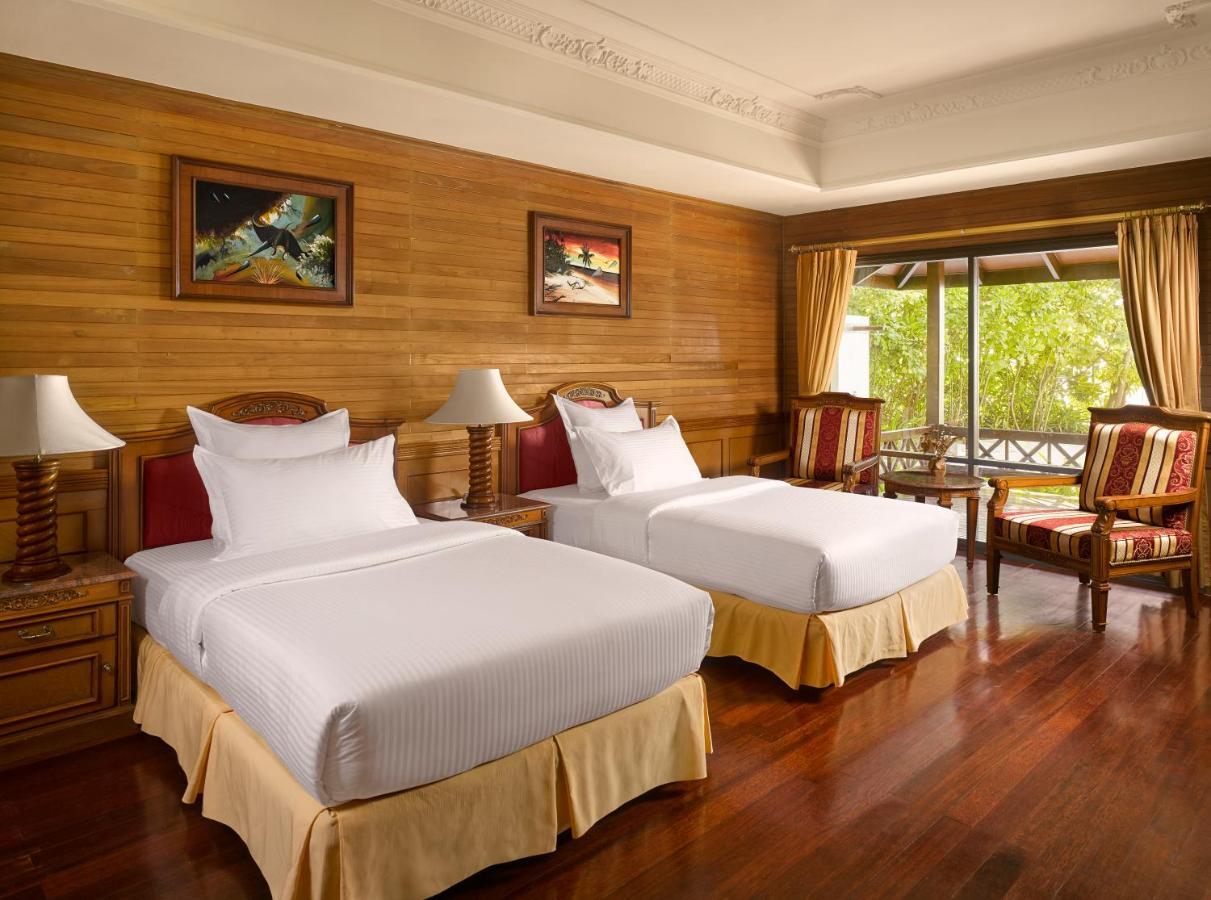 Family Suite Pool domestic transfers stays of 7 | Book from 18 March until 30 Sep 2026